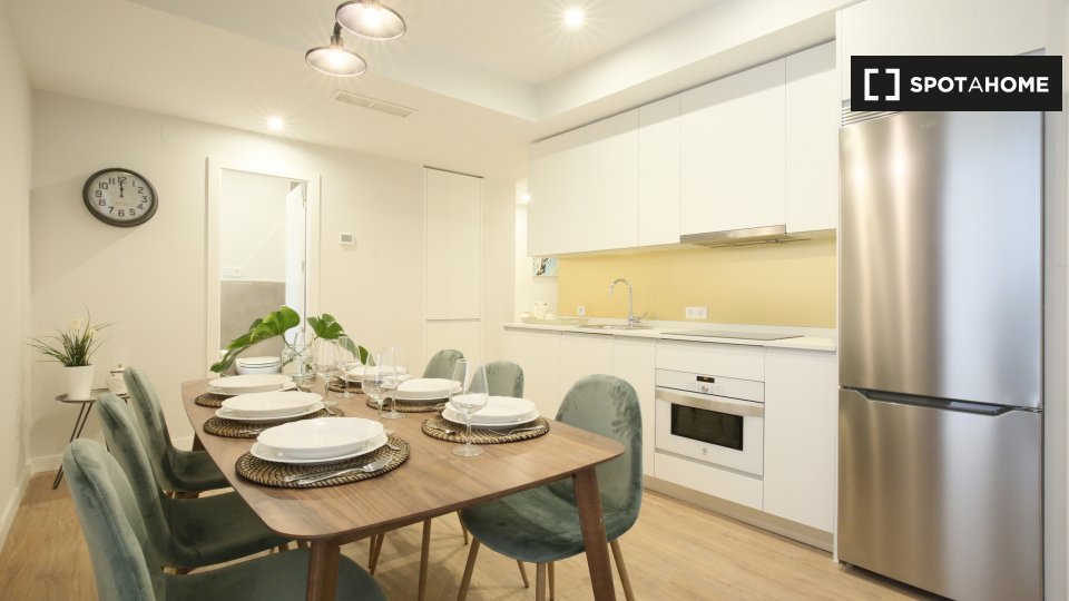 Apartment Madrid, 4 beds, 108m² — photo 8