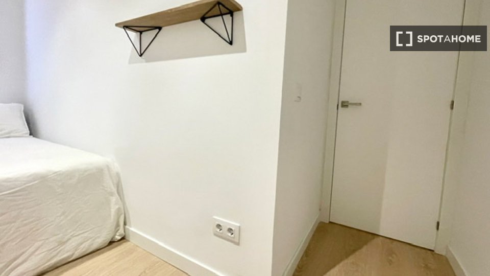 Double room Madrid, 12 beds — photo 21