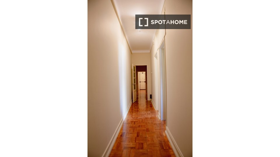 Double room Lisbon, 6 beds — photo 17