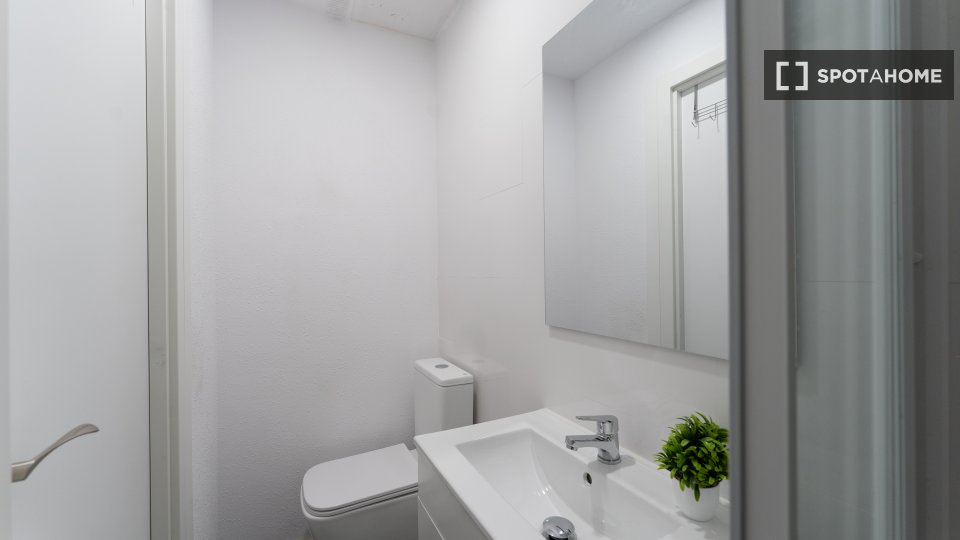 Double room Madrid, 6 beds — photo 41