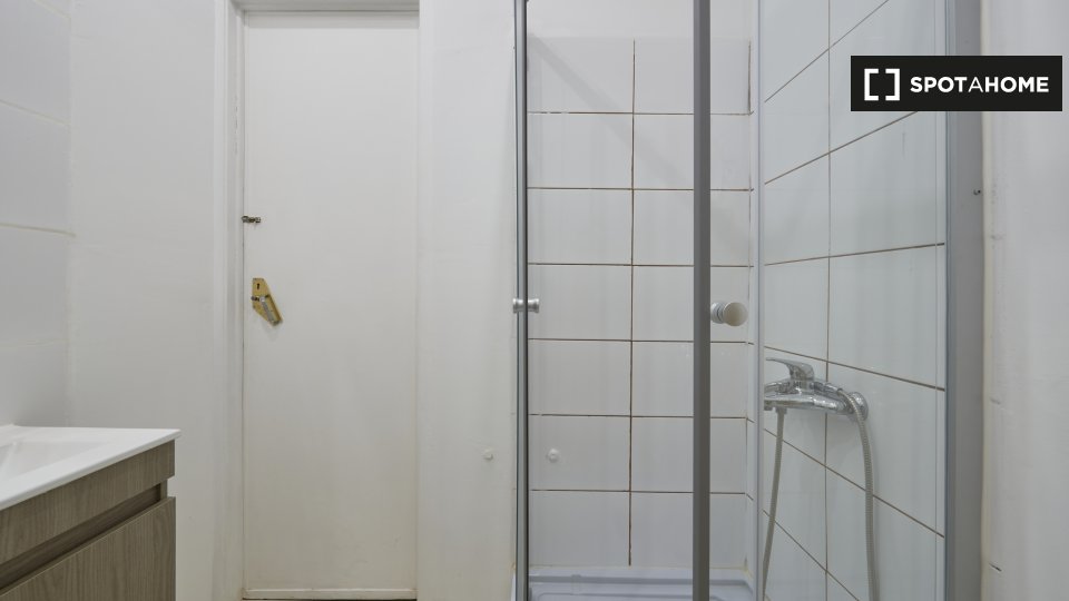 Double room Lisbon, 6 beds — photo 2