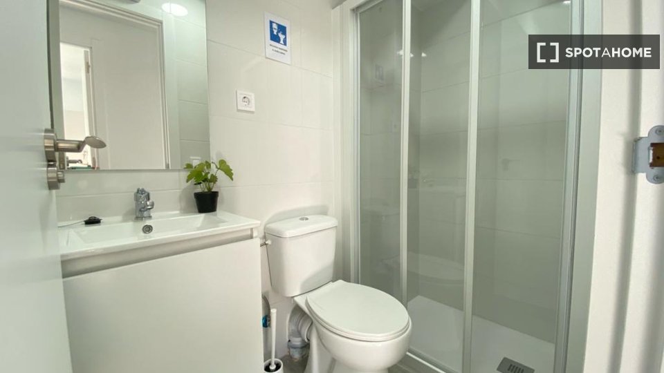 Habitación en alquiler en Los Rosales, Madrid.