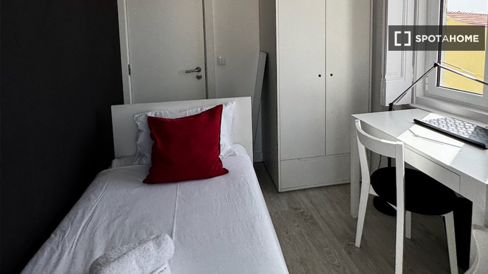 Double room Lisbon, 4 beds — photo 7