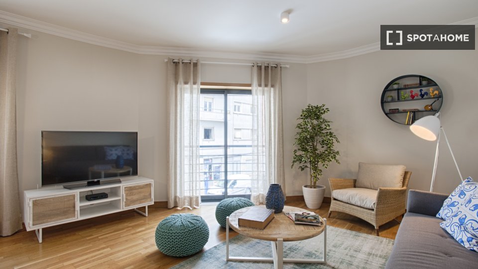 Apartment Lisbon, 2 beds, 67m² — photo 14