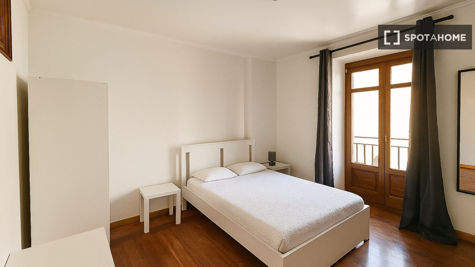 Double room Lisbon, 5 beds — photo 37