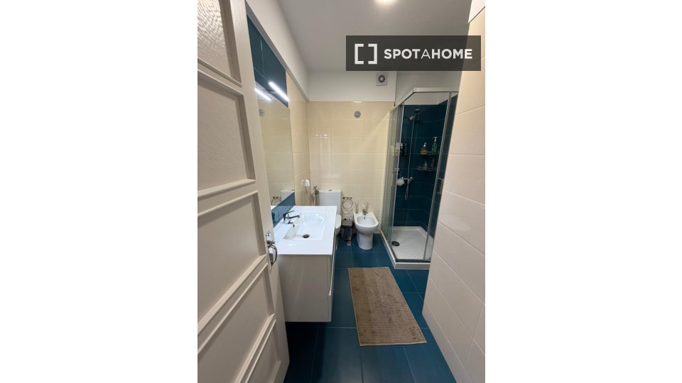 Double room Lisbon, 2 beds — photo 15