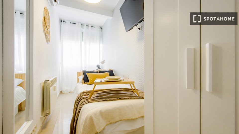 Double room Madrid, 7 beds, 113m² — photo 1