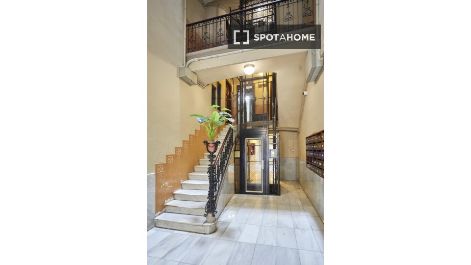 Apartment Barcelona, 3 beds, 71m² — photo 5