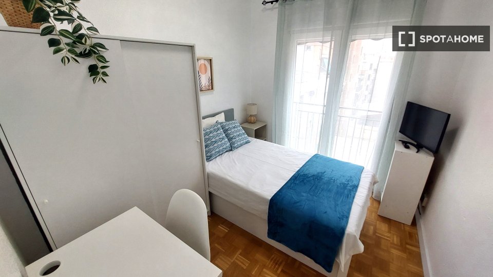Double room Madrid, 4 beds, 61m² — photo 13