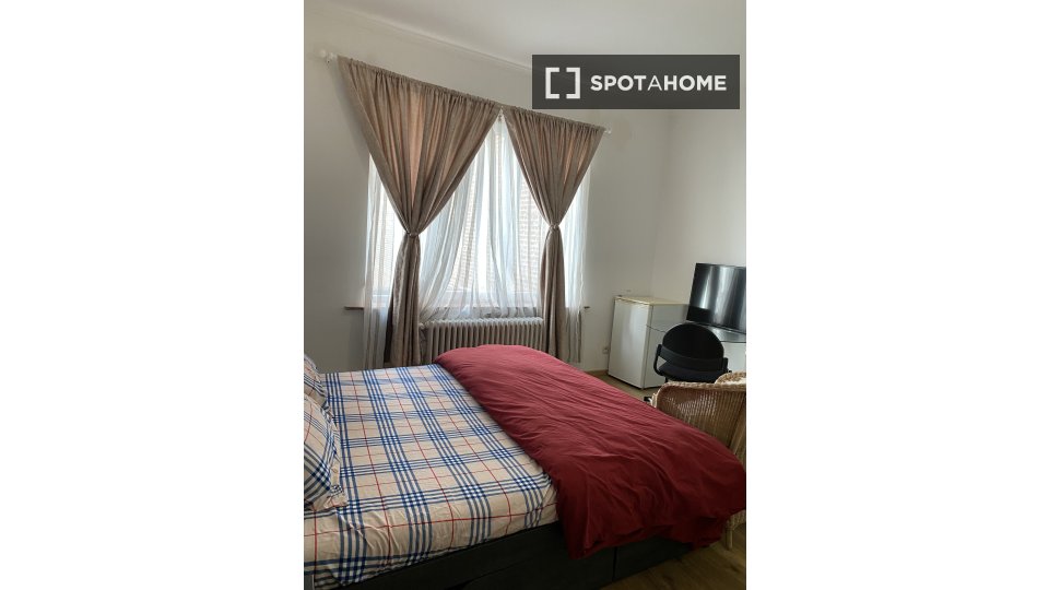 Double room Brussels, 1 bed — photo 9