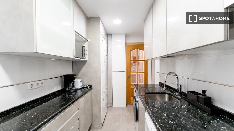 Double room Madrid, 5 beds — photo 5