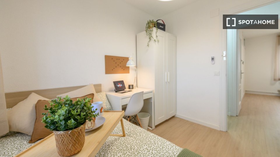 Double room Madrid, 4 beds — photo 21