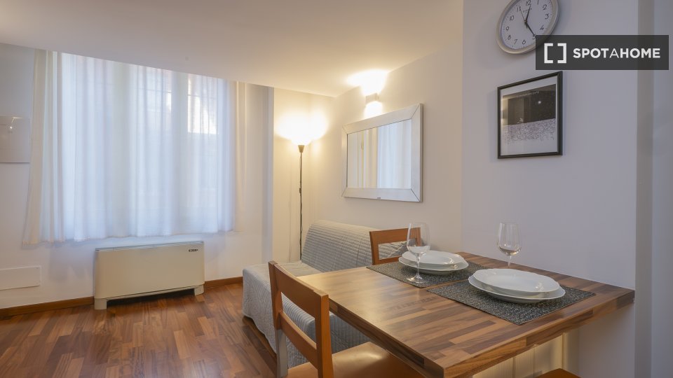 Apartment Milan, 1 bed, 37m² — photo 1