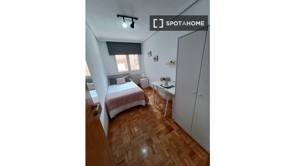 Double room Madrid, 5 beds, 140m² — photo 9