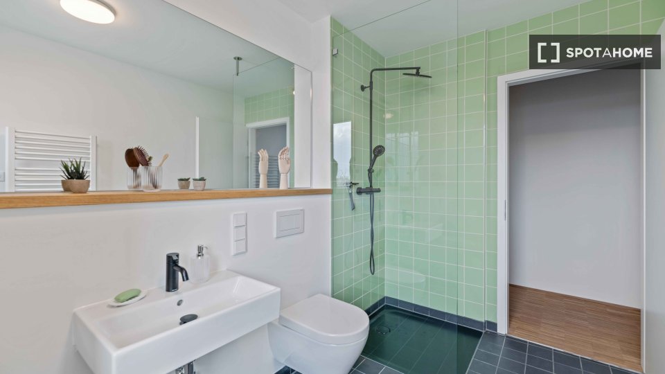 Double room Munich, 4 beds, 97m² — photo 16