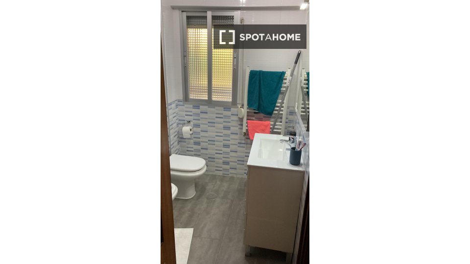Double room Madrid, 1 bed, 55m² — photo 7