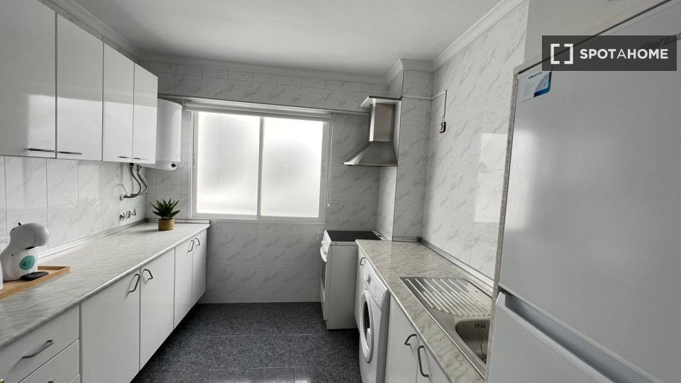 Double room Malaga, 3 beds, 89m² — photo 1