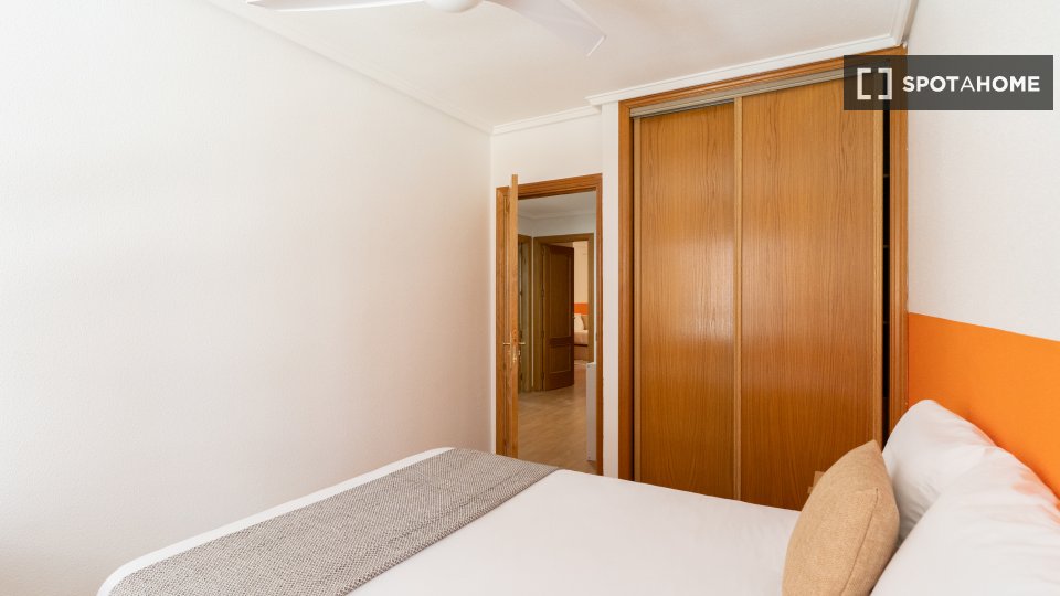 Double room Madrid, 5 beds — photo 9