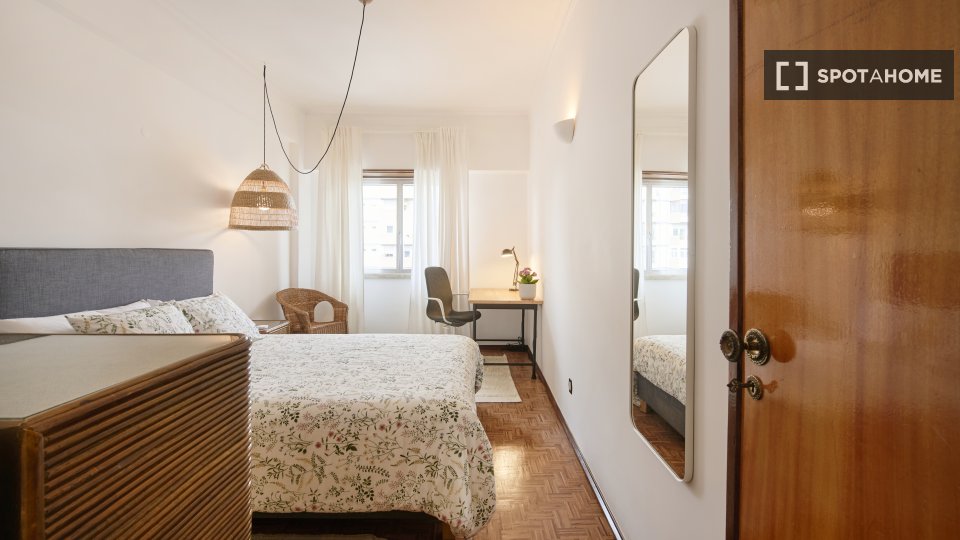 Double room Lisbon, 4 beds — photo 20