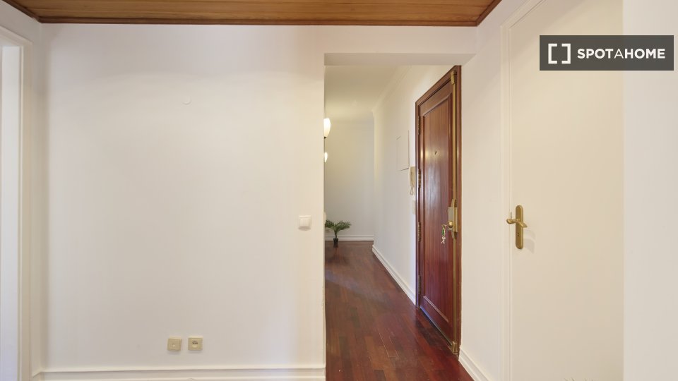 Double room Lisbon, 5 beds — photo 7