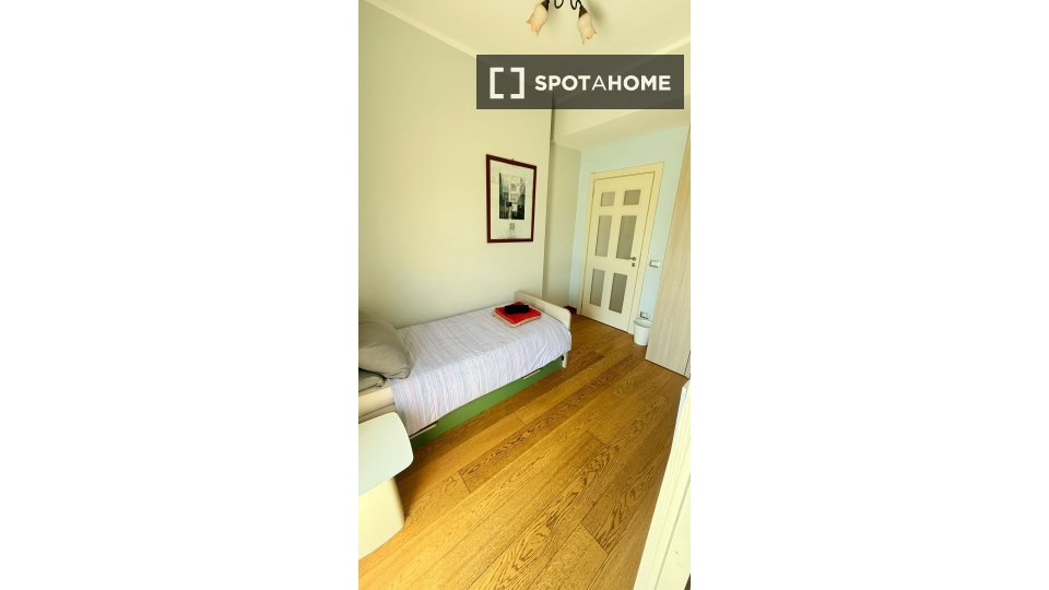 Double room Rome, 3 beds — photo 36