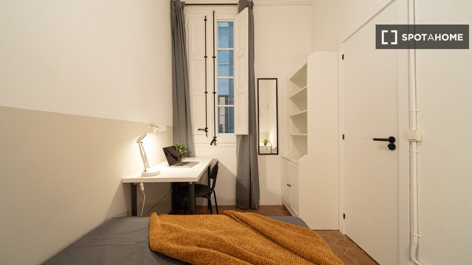 Double room Barcelona, 9 beds, 200m² — photo 2