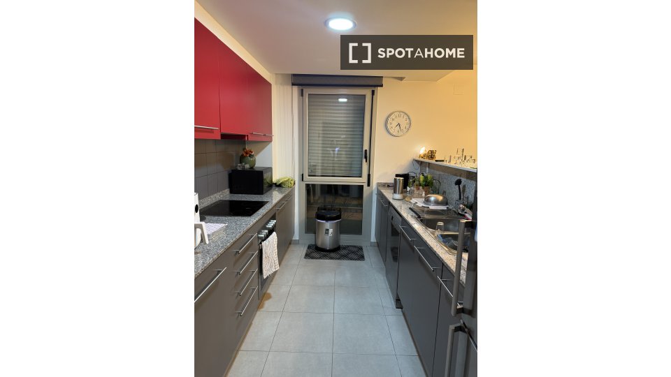 Double room Barcelona, 3 beds, 80m² — photo 8