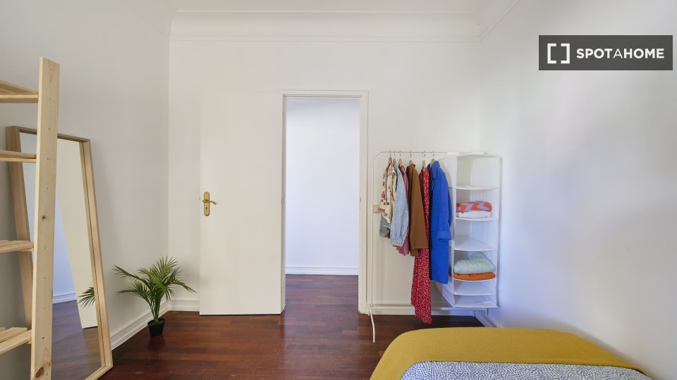 Double room Lisbon, 5 beds — photo 13