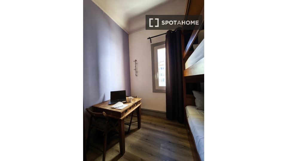 Double room Lisbon, 11 beds, 200m² — photo 24