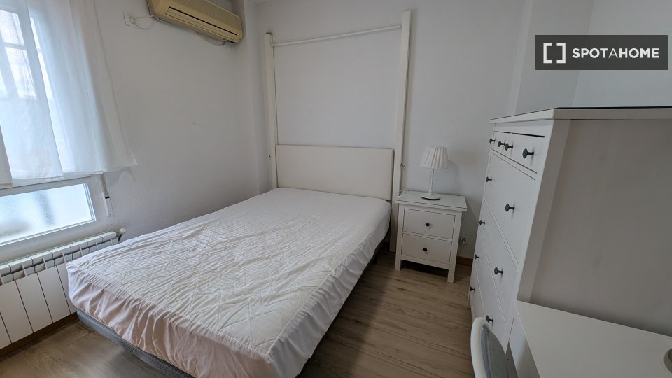 Double room Madrid, 4 beds, 90m² — photo 52