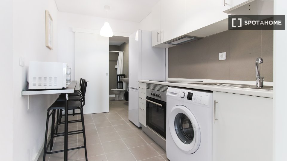 Double room Lisbon, 4 beds — photo 17