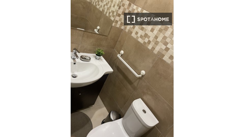 Apartment Lisbon, 3 beds, 90m² — photo 11