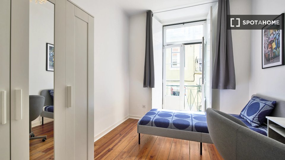 Double room Lisbon, 13 beds — photo 11