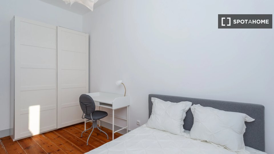 Double room Lisbon, 6 beds — photo 12