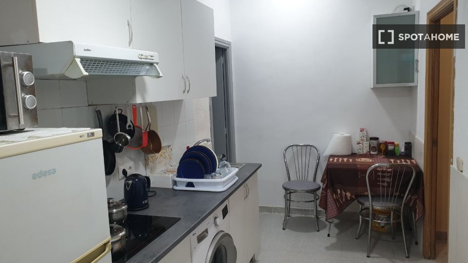 Double room Madrid, 2 beds — photo 9