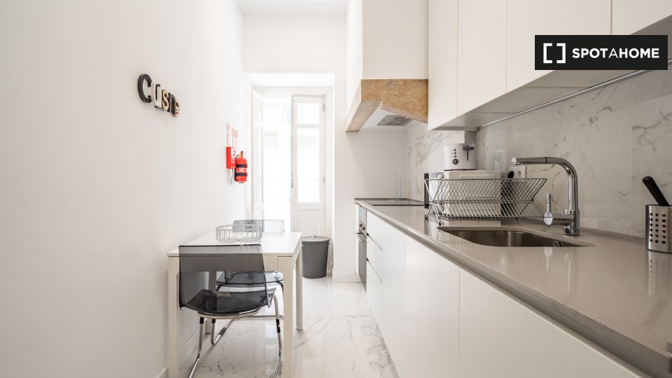 Apartment Lisbon, 3 beds — photo 8