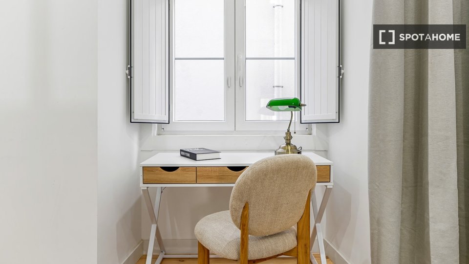 Double room Lisbon, 6 beds — photo 56