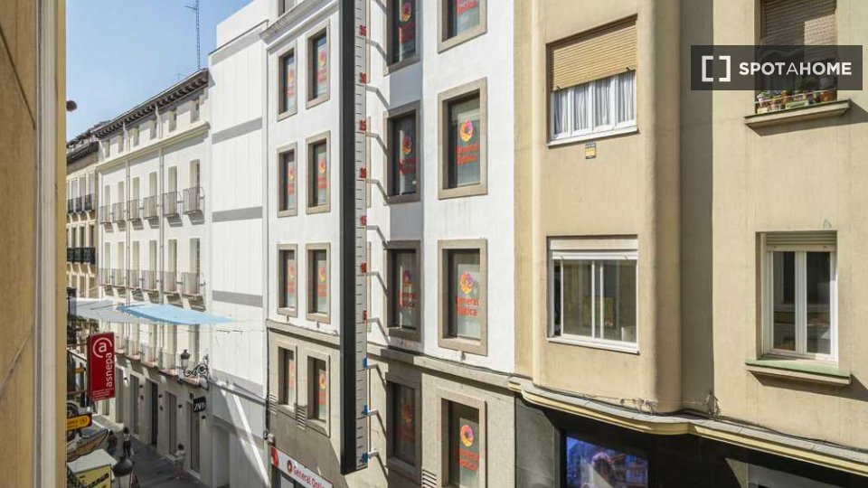 Double room Madrid, 16 beds — photo 42