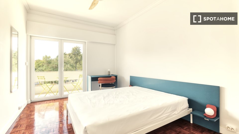Double room Lisbon, 5 beds — photo 15
