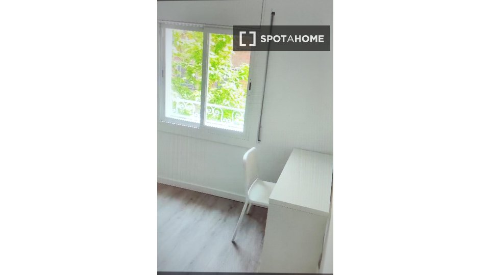 Double room Barcelona, 3 beds, 50m² — photo 7