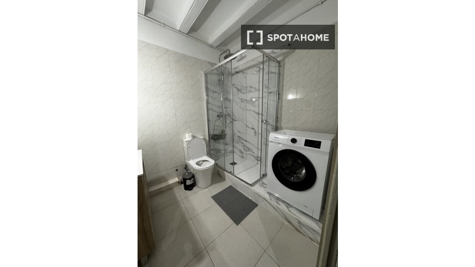 Double room Barcelona, 5 beds, 120m² — photo 8