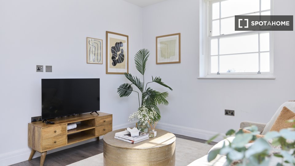 Apartment London, 2 beds, 69m² — photo 1