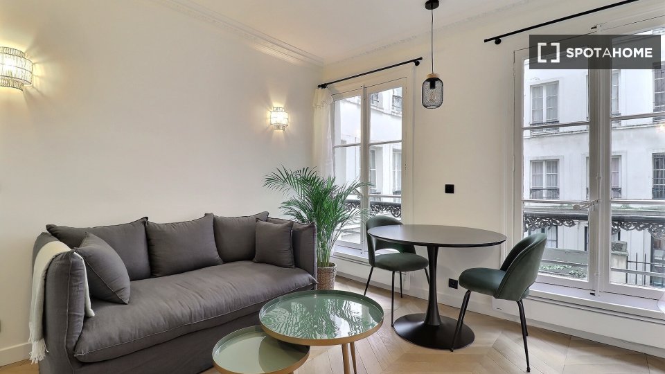 Appartamento con una camera da letto in affitto a Parigi, Saint-Thomas d'Aquin - a Parigi