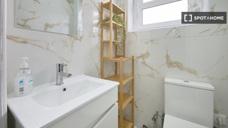 Double room Lisbon, 6 beds — photo 19