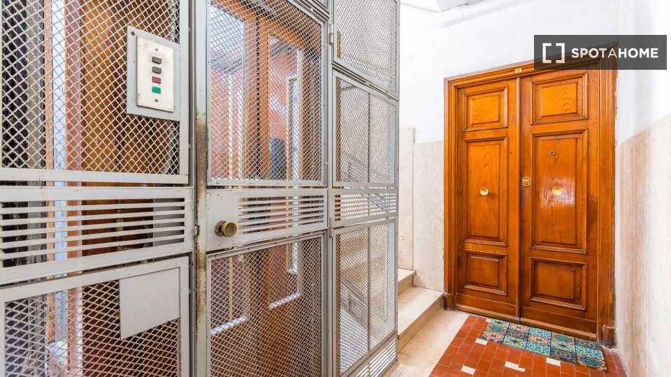 Apartment Naples, 1 bed, 71m² — photo 14