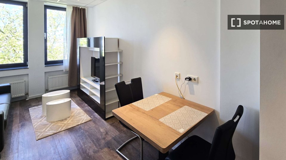 Apartment Frankfurt, 1 bed, 28m² — photo 1