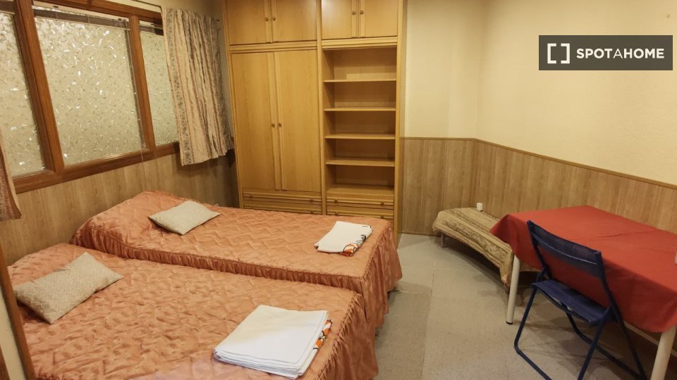 Double room Madrid, 2 beds — photo 1