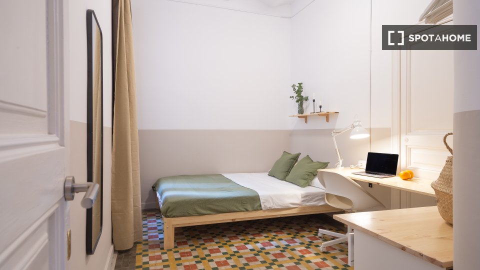 Double room Barcelona, 4 beds, 90m² — photo 9