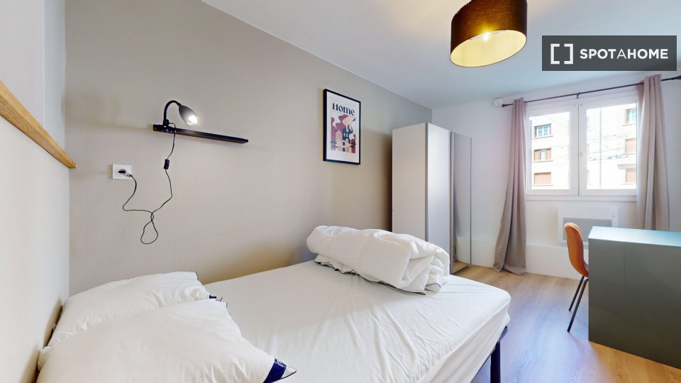 Double room Lyon, 3 beds — photo 8