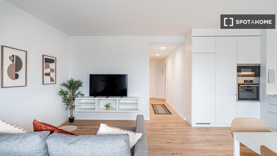 Apartment Lisbon, 3 beds, 142m² — photo 1